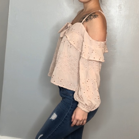 ASTR The Label pink eyelet off the shoulder top S - Picture 4 of 6